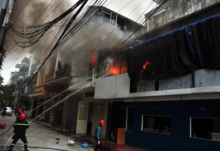 Quảng Ninh: Quán cafe bất ngờ bốc cháy