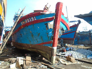 Di lý tàu sắt đâm chìm tàu cá QNa 09191 về Đà Nẵng