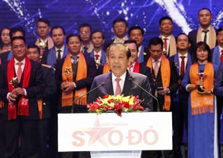 Phó Thủ tướng Trương Hòa Bình trao giải thưởng Sao đỏ 2017