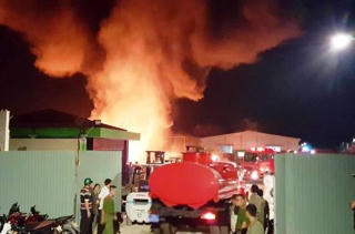 Cháy bãi tập kết ống nhựa Tiền phong Hải Phòng