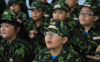 Ngày đầu tiên của các chiến sĩ nhí trong Học kỳ quân đội 2015 tại Cần Thơ