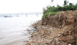 Hà Nội: Sạt lở bờ hữu sông Đà