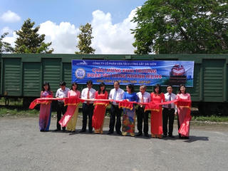 Khai trương tàu chở hàng nhanh Bắc - Nam