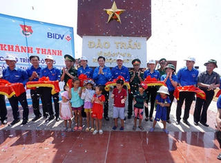 Khánh thành cột cờ chủ quyền Tổ quốc tại đảo Trần