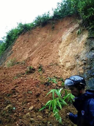 Miền Trung: 6 người chết vì mưa lớn