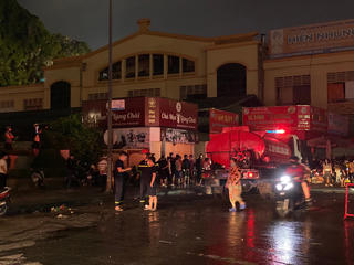 Quảng Ninh: Vụ cháy chợ hải sản lớn nhất Hạ Long thiêu rụi 28 ki ốt