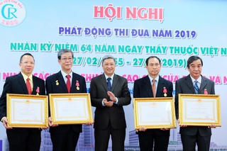 Bệnh viện Chợ Rẫy đón nhận Huân chương Lao động nhân Ngày Thầy thuốc Việt Nam
