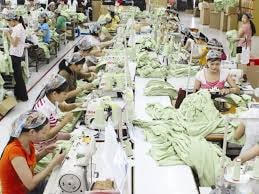 Lao động nữ chịu nhiều thiệt thòi hơn nam giới
