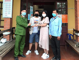 Người đàn ông lái xe xích lô không tham của rơi