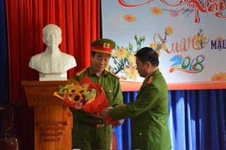 Khen thưởng nóng cho Công an huyện Thăng Bình