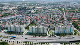 Cận cảnh dãy nhà giãn dân khu phố cổ bị bỏ hoang nhiều năm tại Hà Nội