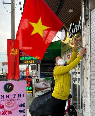 "Tuyến đường cờ Tổ quốc" kỷ niệm 47 năm ngày thống nhất đất nước
