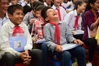 Khánh thành thư viện và tổ chức vui Trung thu cho học sinh trường nghèo Quyết Chiến