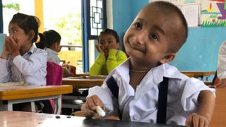 [ẢNH] Cậu bé tí hon K’Rể với nụ cười luôn nở trên môi