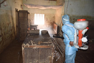 Trắng tay và nỗi lo dịch bệnh