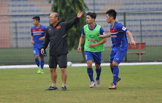 Tuyển Việt Nam: Hoàn thiện lối chơi và bộ khung