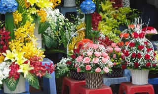 Sôi động thị trường hoa tươi