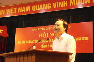 Bộ trưởng Bộ Giáo dục - Đào tạo giải trình những vấn đề nóng