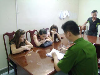 Hà Tĩnh: Phá đường dây gái gọi giá 2,5 triệu mỗi lượt