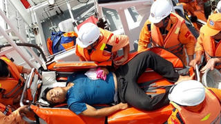 Bà Rịa-Vũng Tàu: Kịp thời đưa ngư dân nguy kịch trên biển vào bờ cấp cứu