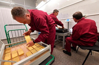 Nga dự trữ vàng kỷ lục, quyết tâm phi đô la hóa