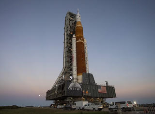 NASA chuẩn bị phóng tên lửa Mặt Trăng mới vào vũ trụ