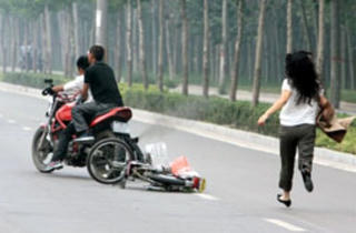 Cô gái vạch mặt gã trai giả đánh ghen để cướp