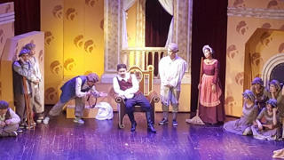 Dựng lại kịch kinh điển: Cuộc chơi “sang chảnh”?