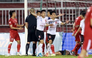 Long An cách chức cả HLV lẫn đội trưởng, mời Calisto trở lại