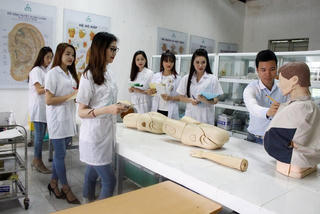 Đảm bảo mục tiêu sức khỏe bà mẹ, trẻ em: Ưu tiên đầu tư cho công tác hộ sinh