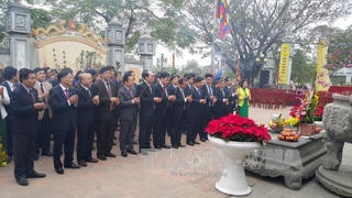 Khai bút đầu Xuân tại đình thờ Chu Văn An