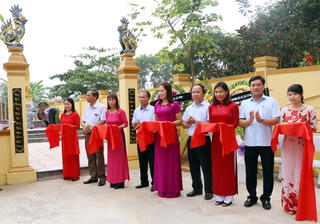 Khánh thành bia tưởng niệm 12 nạn nhân bị bom Mỹ sát hại năm 1972