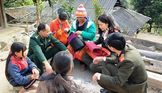 Người dân vùng cao sập bẫy tiền ảo