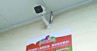 Lắp camera trong phòng thay đồ nữ