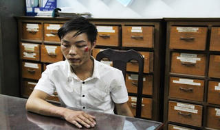 Đâm 2 anh em bị thương vì va chạm xe máy