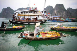 Hạ Long xử lý nghiêm tình trạng bán hàng rong trên Vịnh