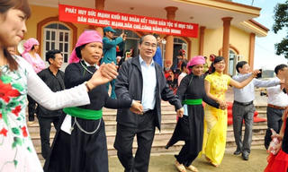 Ấm áp vòng xoè đại đoàn kết