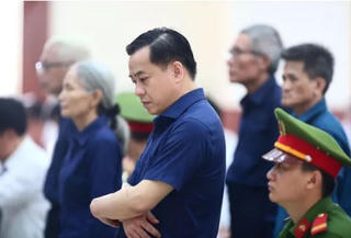 Xét xử phúc thẩm đại án xảy ra tại Ngân hàng Đông Á: Vũ 'nhôm' ký khống chứng từ chiếm đoạt 200 tỷ đồng