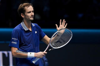 Zverev đánh bại Djokovic, tranh cúp vô địch với Medvedev