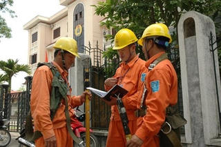 Cảnh báo tiền điện tăng cao trong những tháng nắng nóng