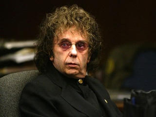 Nhà sản xuất âm nhạc huyền thoại Phil Spector qua đời vì Covid-19