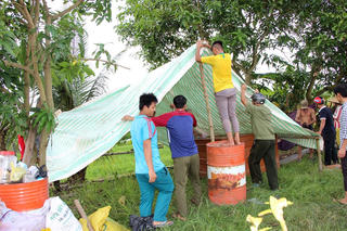 Anh Giang: 1 người chết và 880 căn nhà bị sập, tốc mái do giông lốc