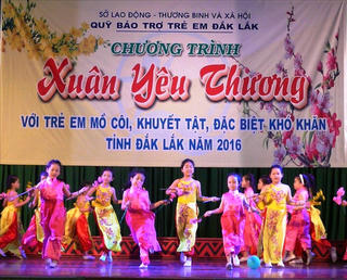 Xuân yêu thương với trẻ em khó khăn tỉnh Đắk Lắk