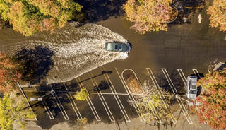 Cơn bão kỷ lục kết thúc thời kỳ hạn hán ở tiểu bang California, Mỹ