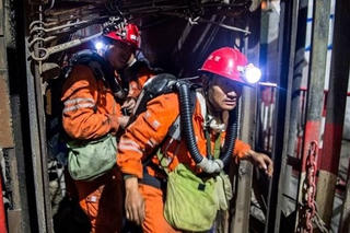 Nổ hầm mỏ tại Trung Quốc, 2 người kẹt trong mỏ