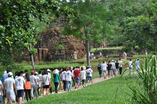 Bạn trẻ kiều bào: Say với các di sản văn hóa Việt