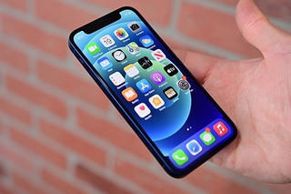 Đại lý xả hàng, iPhone 12 Mini 'sập giá' tại Việt Nam