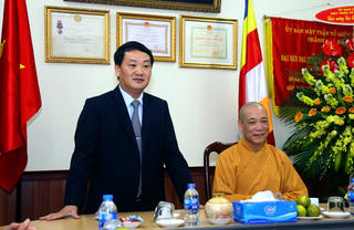 Phó Chủ tịch - Tổng Thư ký Hầu A Lềnh chúc mừng Đại lễ Phật đản 2018
