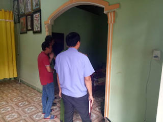 Mẹ tử vong với nhiều thương tích, con trai uống thuốc sâu tự vẫn