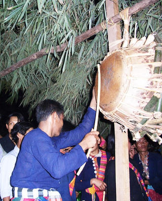 Tiếng trống của người Ma Coong